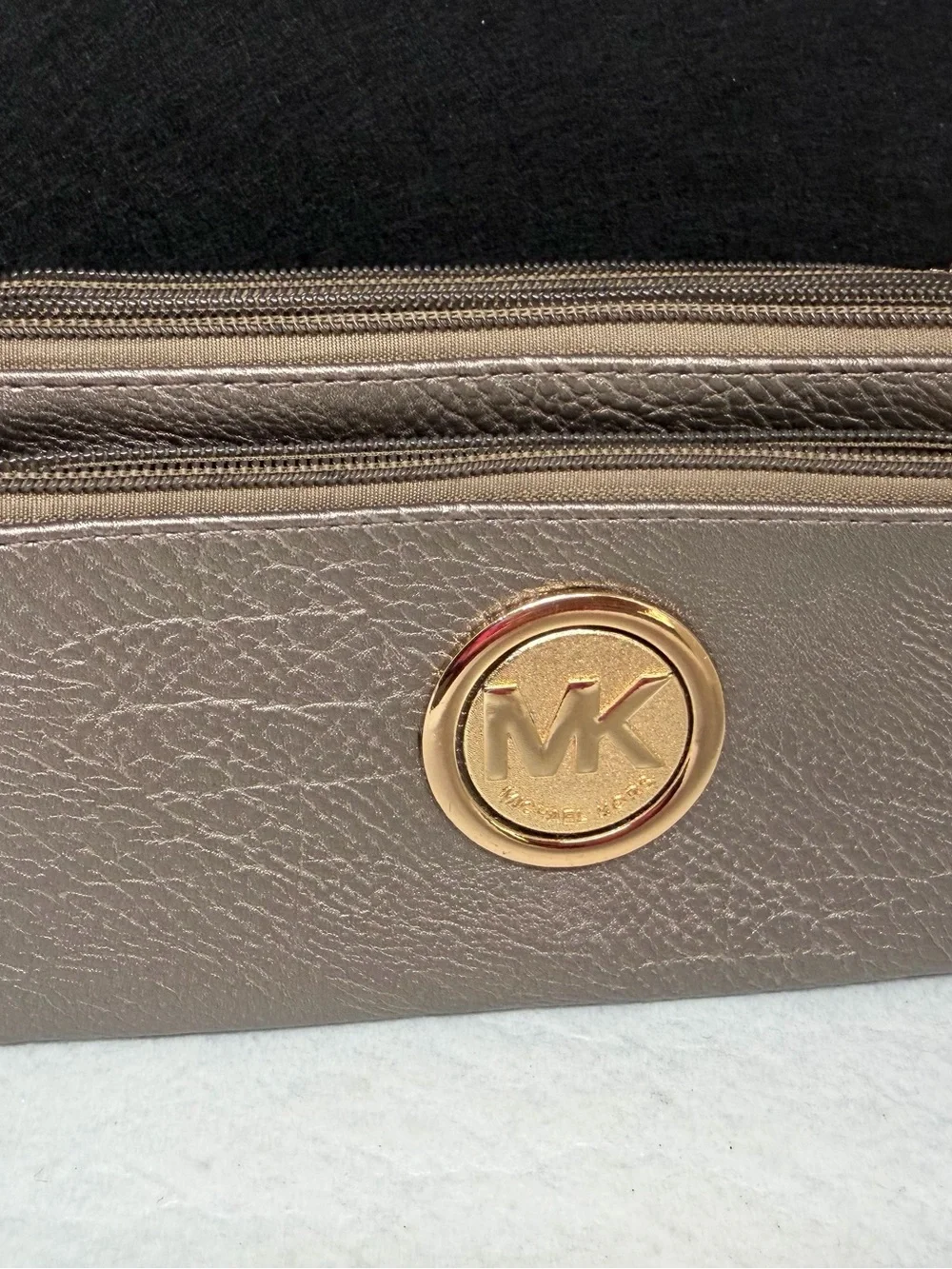 Michael Kors Fulton Triple Zip Leather Wristlet Crossbody Bag – Pewter Metallic